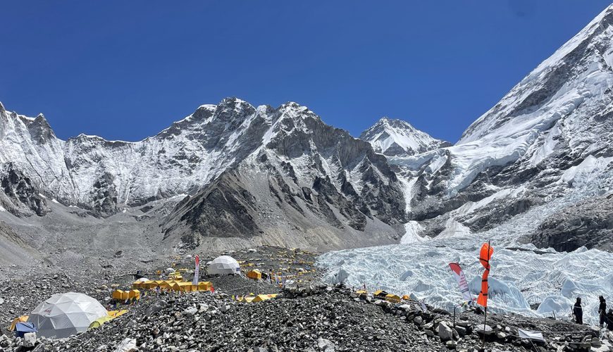 everest-base-camp-wide-view-tents-icefall