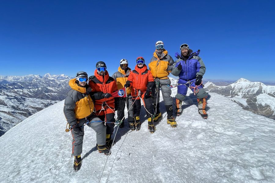 group-of-6-climbers-celebrating-on-himlung-himal-summit-7126-meters-nepal