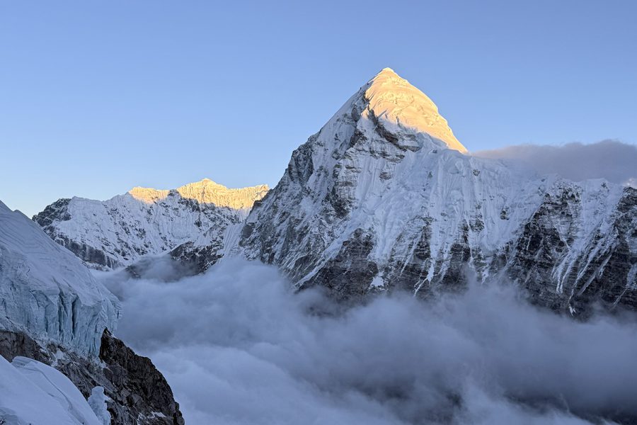 mount-everest-view-at-sunrise-showing-the-highest-peak-on-earth-glowing-in-golden-morning-light