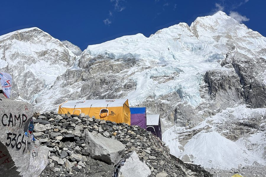 everest-base-camp-5364m-marker-tents