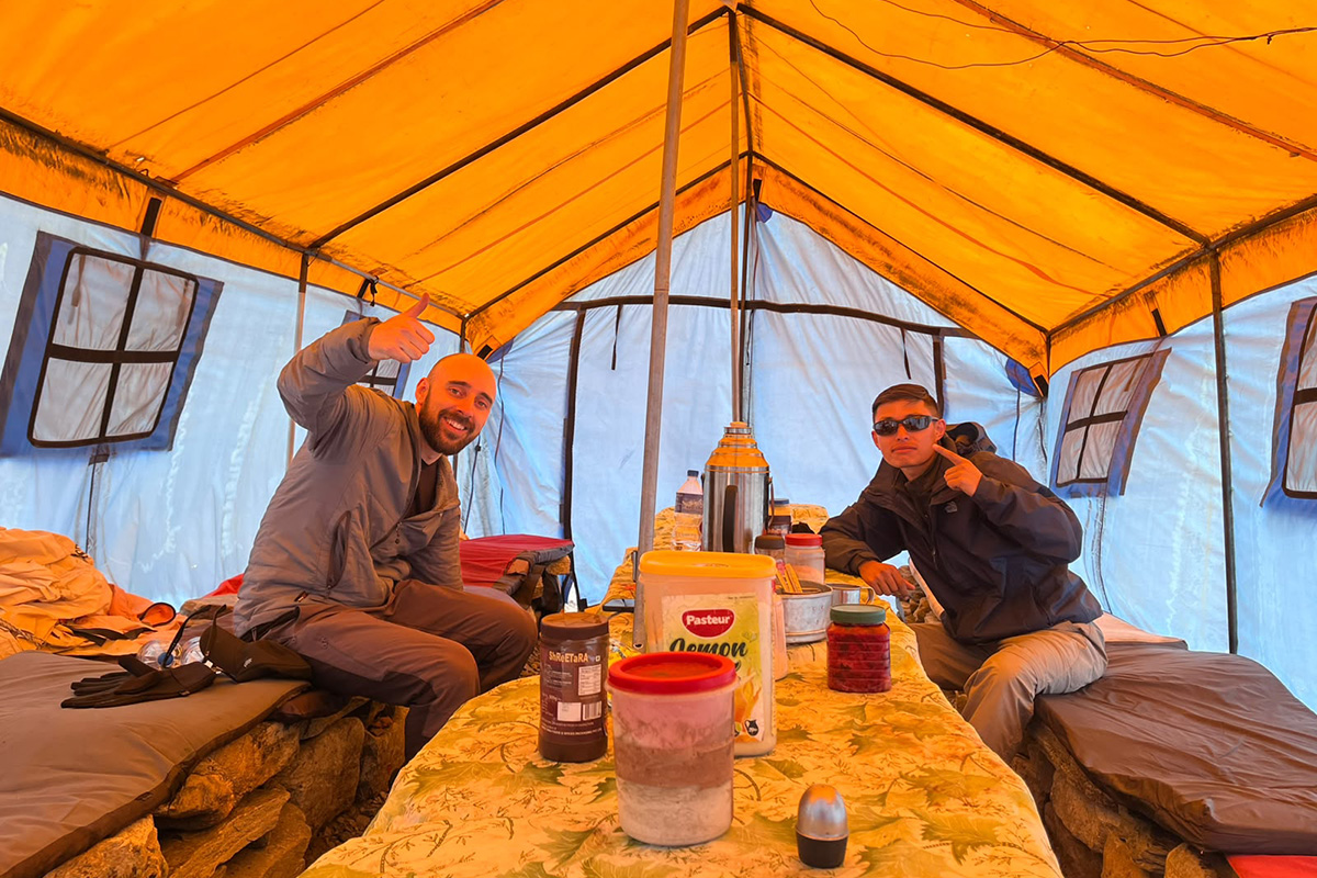 guide-itung-thebe-ebc-trek-mess-tent-kalapatthar