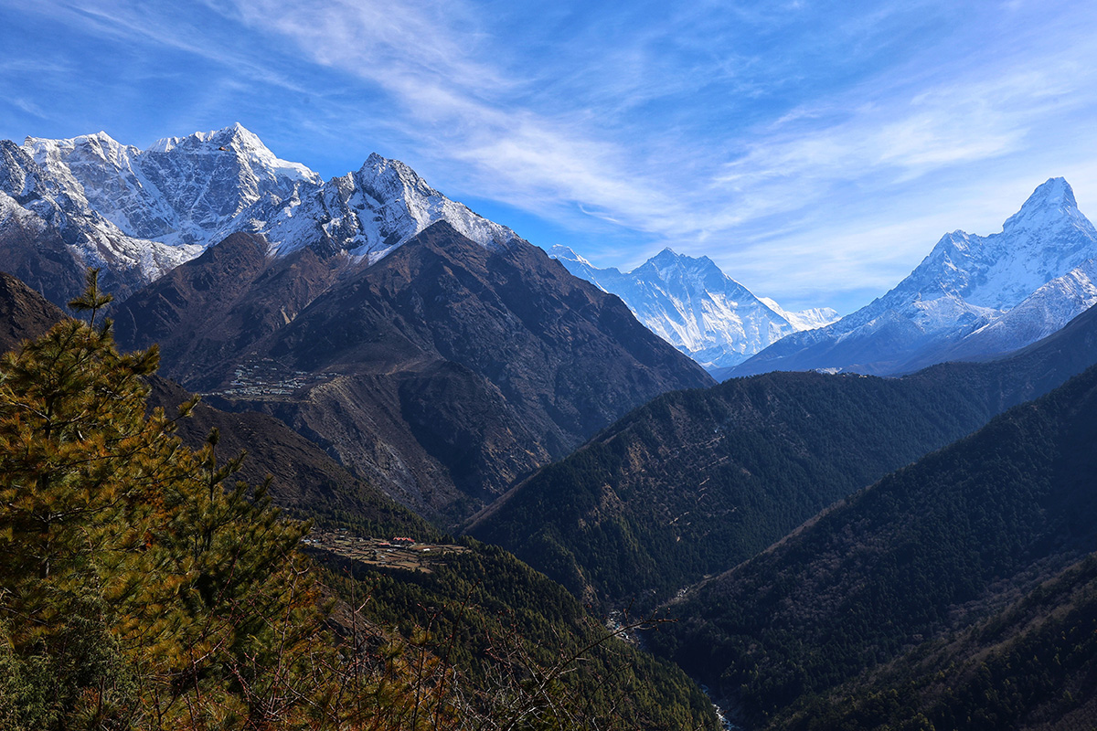 himalayan-peaks-khumbu-valley-everest-region-trek