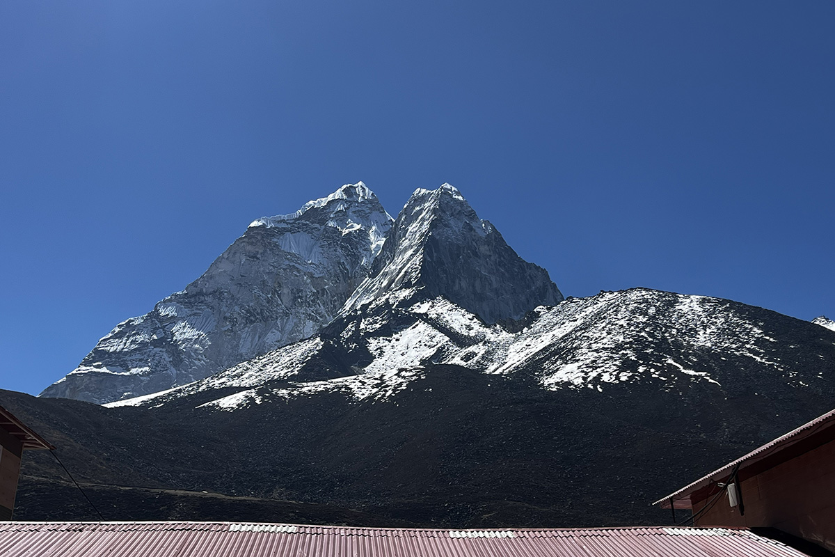 view-from-dingboche-snow-peak-himalayas