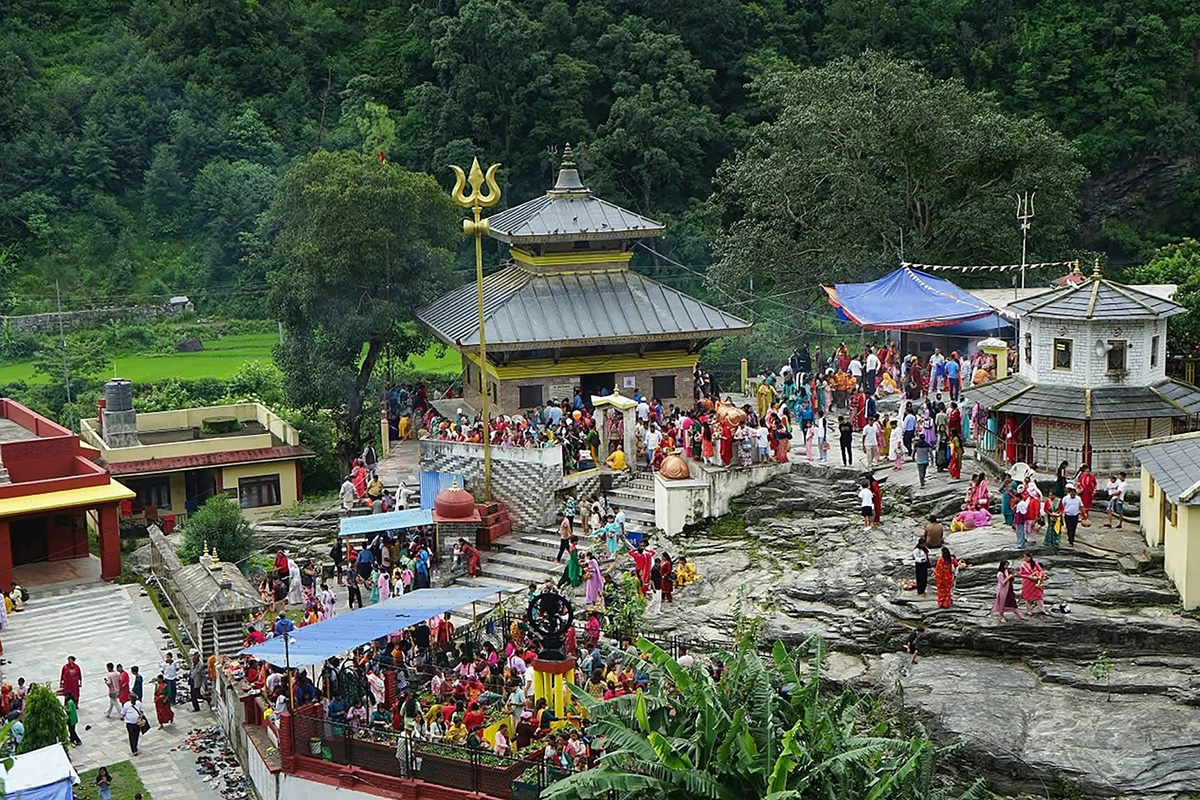 galeshwor-mahadev-temple-pilgrims-nepal