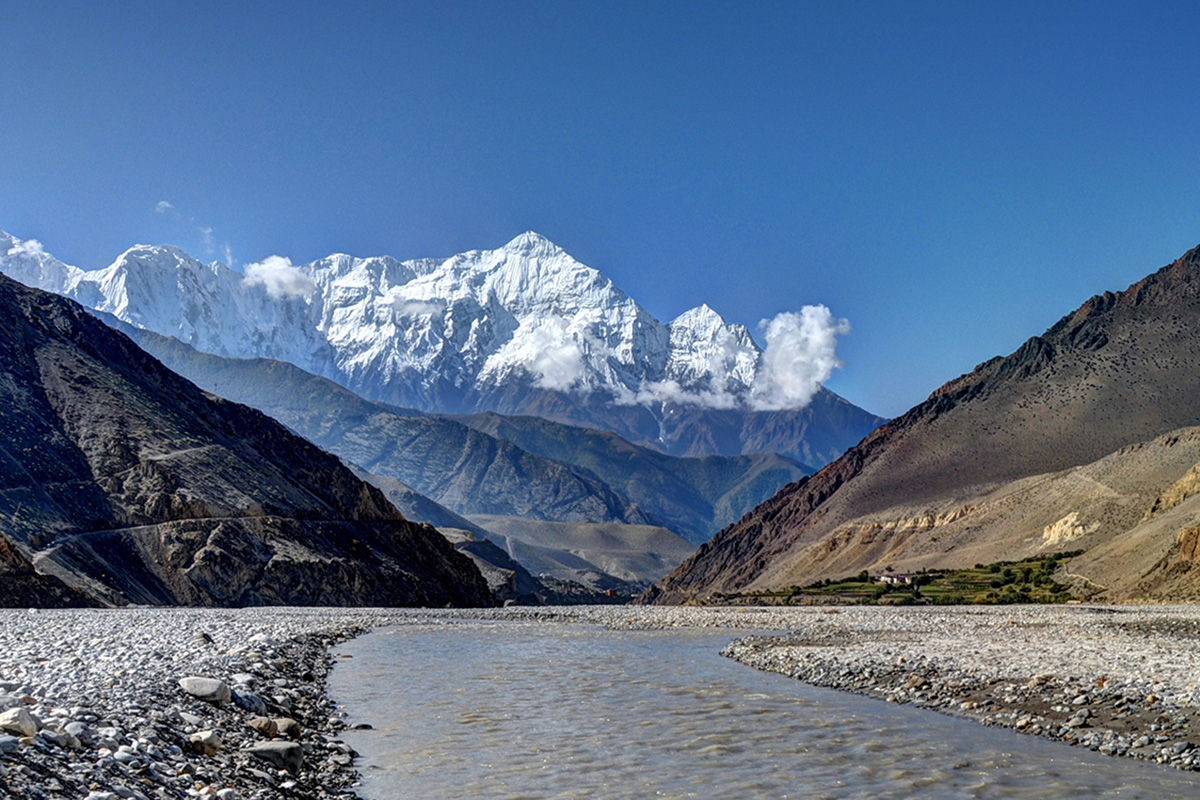 kali-gandaki-river-valley-snow-peak-nepal