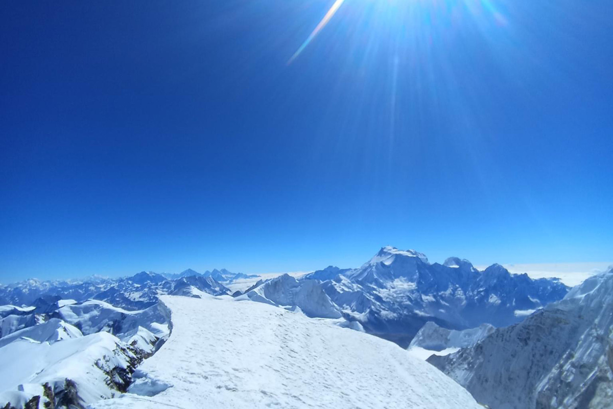 himlung-himal-expedition-summit-view-himalayan-peaks