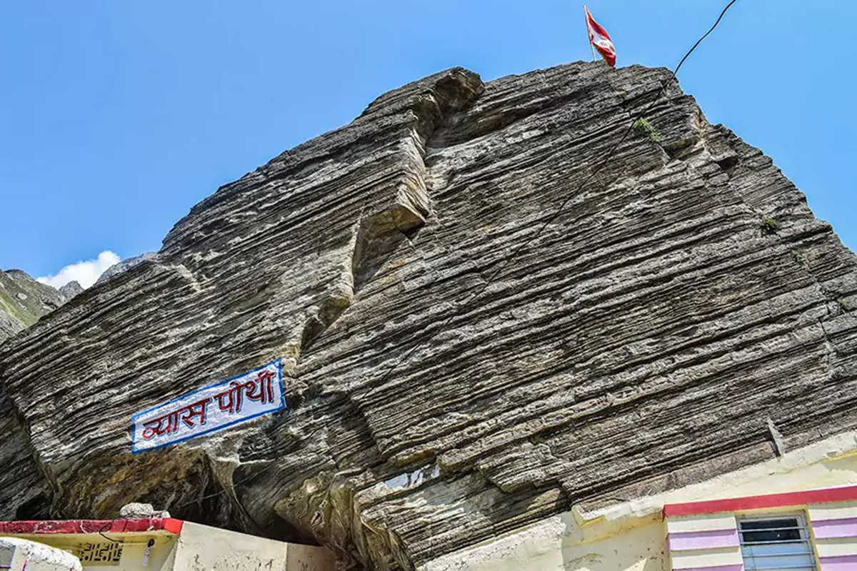 vyas-gufa-cave-rock-formation-nepal